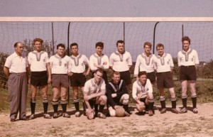07_Fußballmannschaft_1956